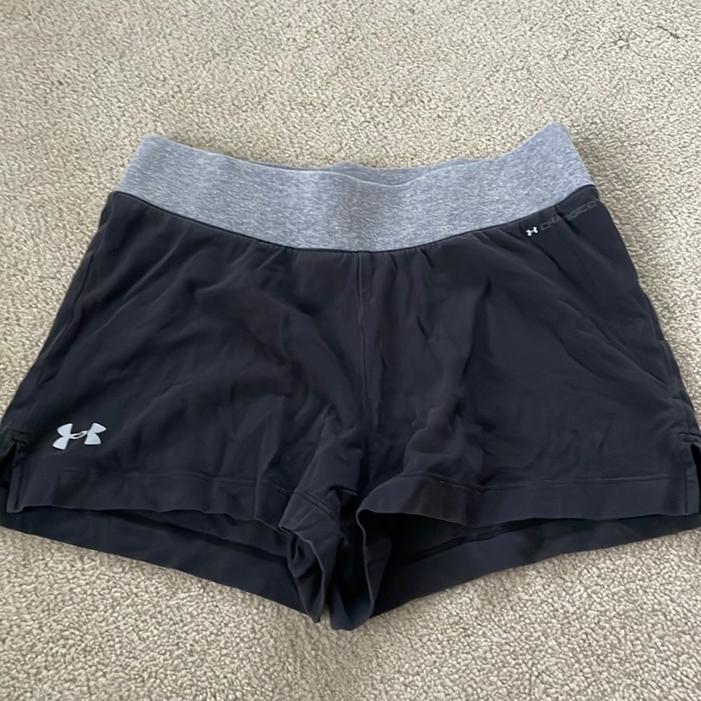 Under armor comfy shorts